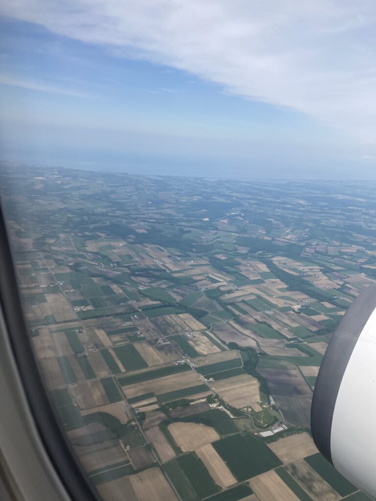 帰りの飛行機の窓から